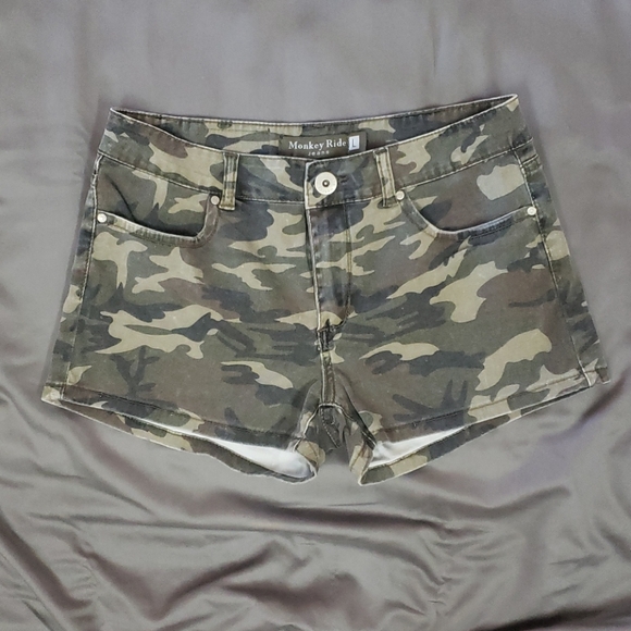 Camo print juniors shorts L - Picture 1 of 3